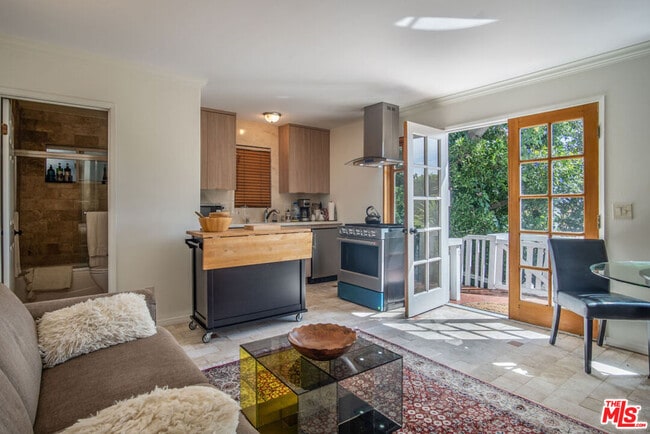 Photo - 8298 Presson Pl