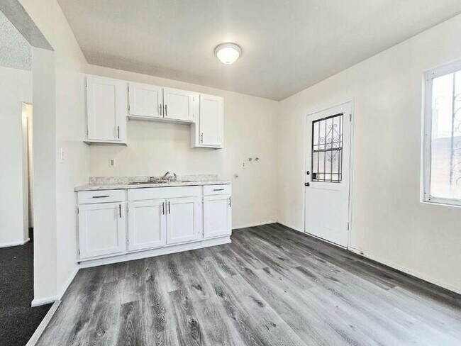 Photo - 231 E 89th St