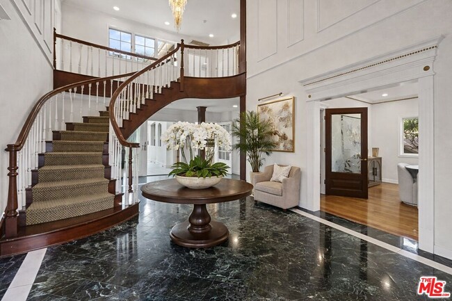 Photo - 865 Warner Ave