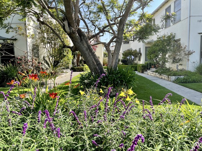 Building Photo - 1008 6th St Unit F