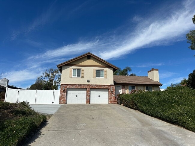 Building Photo - 4BD/3BA Ramona Home w/ Sparkling Pool – Scenic, Private, and Spacious