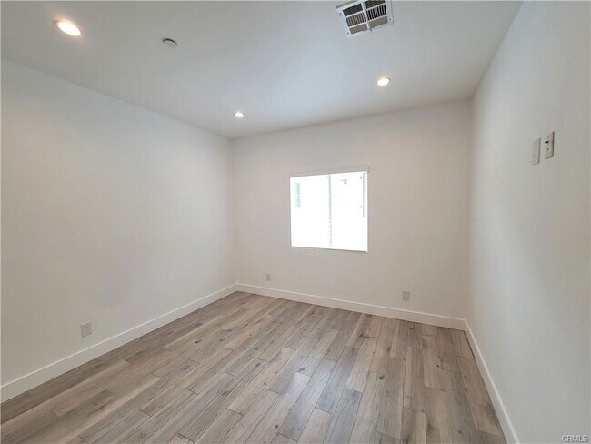 Photo - 5726 Cartwright Ave