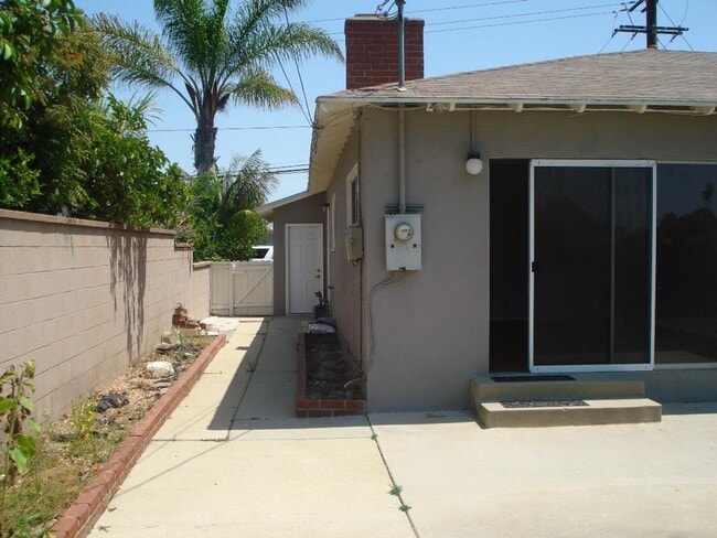 Photo - TORRANCE 3 BEDROOM 2 BATHROOM HOUSE FOR LEASE! AVAILABLE 4/1
