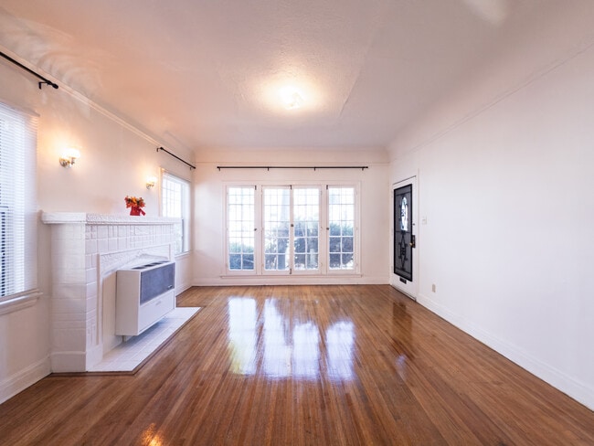 Building Photo - 649 N Irving Blvd