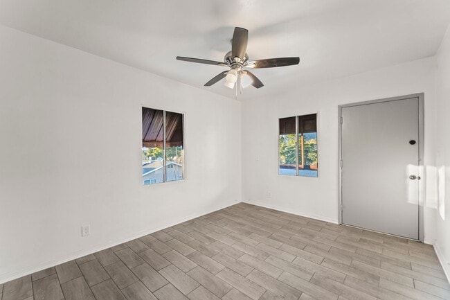 Photo - 10639 Fitzroy Ave Unit D