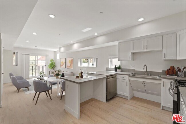 Photo - 1409 N Hobart Blvd Unit 104