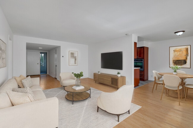 Building Photo - 2352 Torrey Pines Rd Unit 2352 Torrey Pines  5