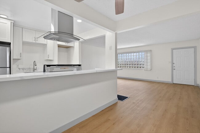 Photo - 933 Alamitos Ave Unit 03