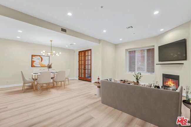 Photo - 3833 Huron Ave