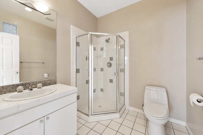 Photo - 1536 Silver St