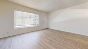 Photo - 1835 Pine Ave Apartments