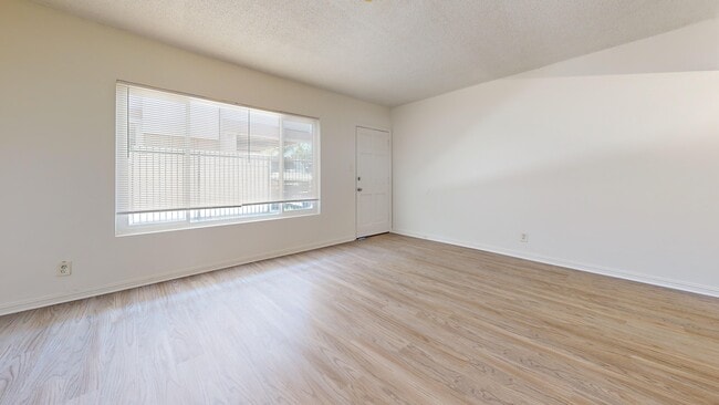 Photo - 1835 Pine Ave