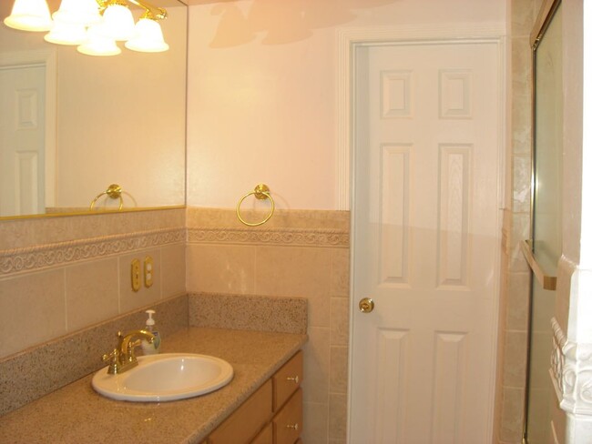 Building Photo - 4633 Pepperwood Ave Unit Detached guest house