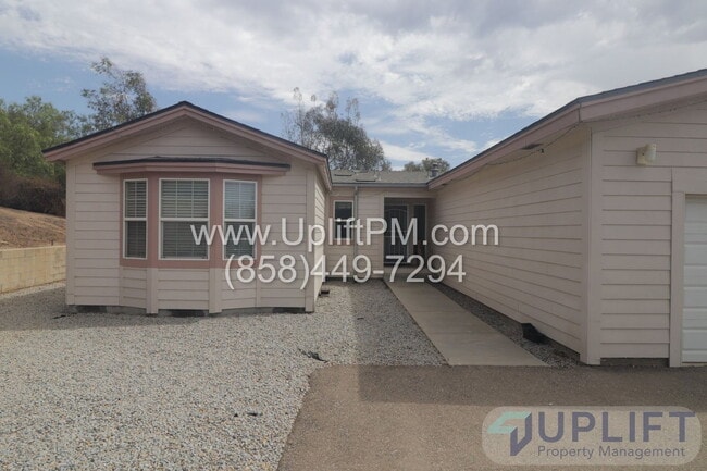 Building Photo - 18453 Ramona View Dr