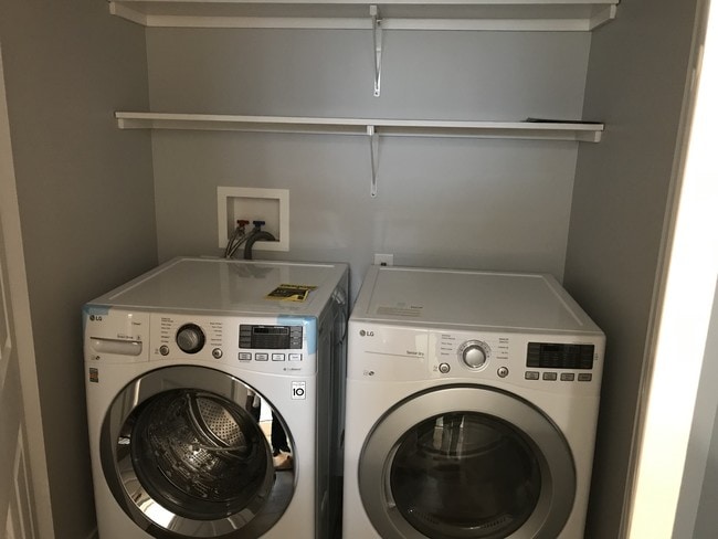 Laundry room - 2269 Torrance Blvd