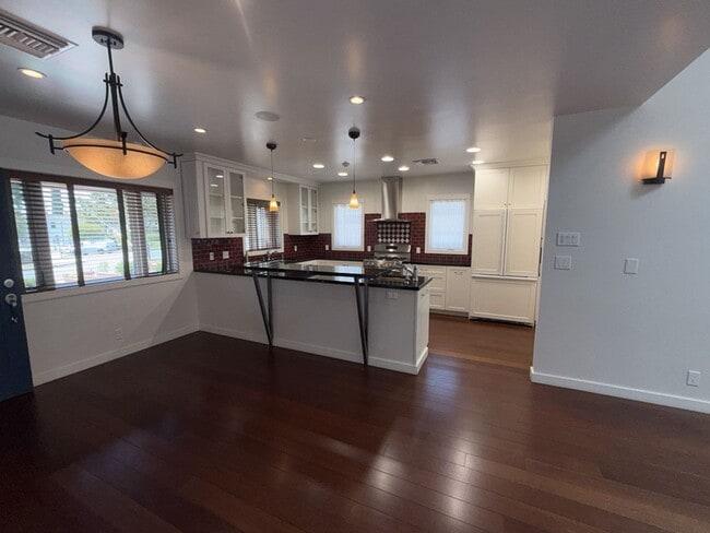 Photo - Burbank Hillside 3brm, 3bath Residence.