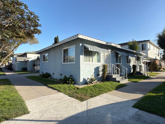 Photo - 1892 Cedar Ave Unit 1892