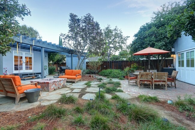 Photo - 803 Schumacher Dr House