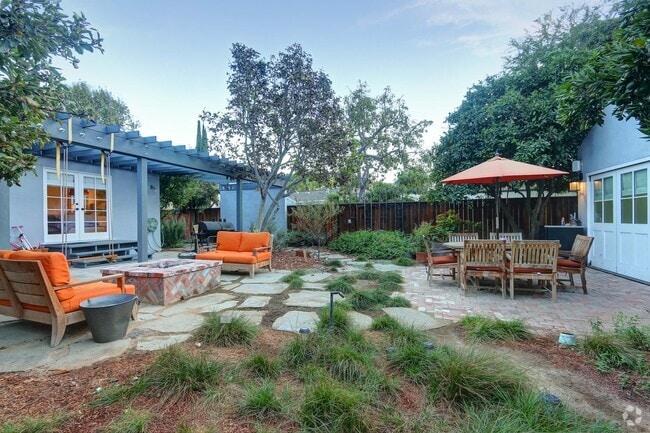Building Photo - 803 Schumacher Dr Rental