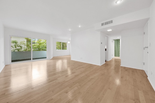 Building Photo - 7767 Hollywood Blvd Rental