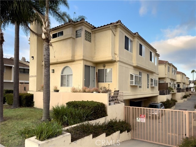 Building Photo - 14526 Yukon Ave