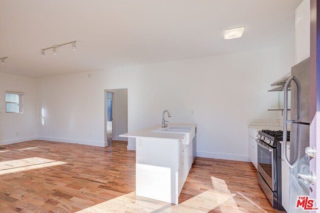 Photo - 3216 Bellevue Ave