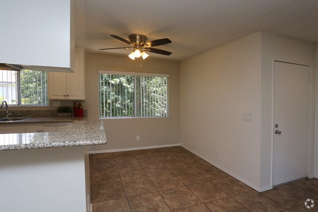 2BR, 2BA - 900 SF - Woodglen Apartments