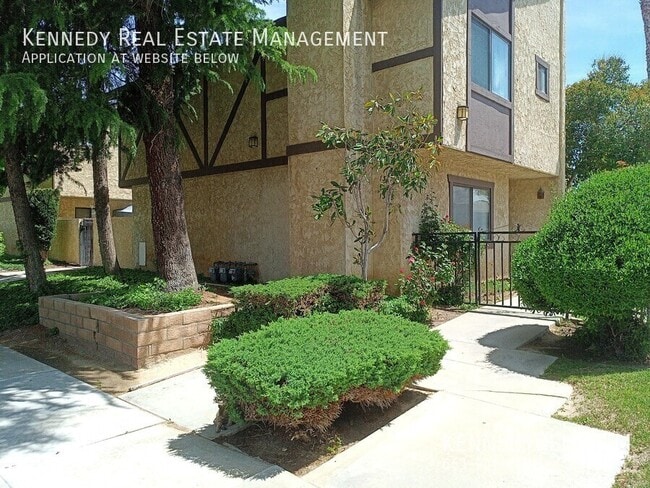 Building Photo - 1328 W Ave J 4