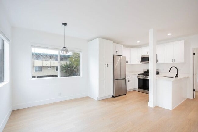 Photo - 937 N Orange Grove Ave