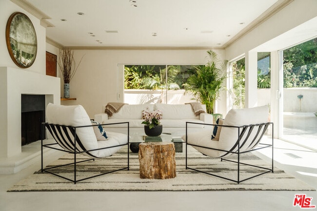 Photo - 8706 Sunset Plaza Pl