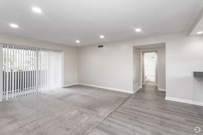 2BR, 2BA - 850SF - Living Room/Dining Room - 250 E Acacia St.