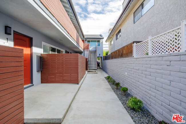 Photo - 1116 San Rafael Ave Unit 2