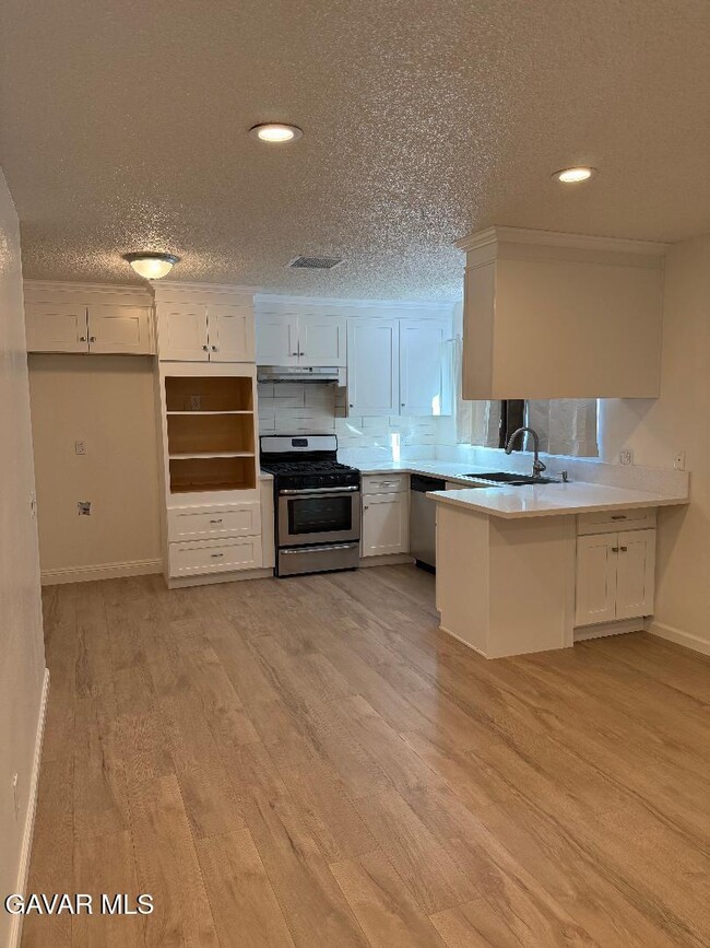 Photo - 45303 Lorimer Ave