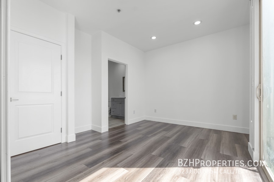 Photo - 6006 Klump Ave