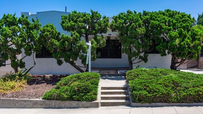 Building Photo - Beautiful Home in Kensington!