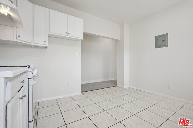 Photo - 1464 3/8-1464 W 35th Pl