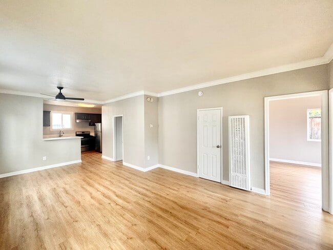Building Photo - 4348 Lockwood Ave Unit 1/2 Rental
