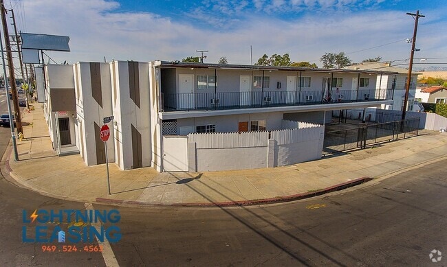 Building Photo - 4903 W Adams Blvd Unit 8C Rental