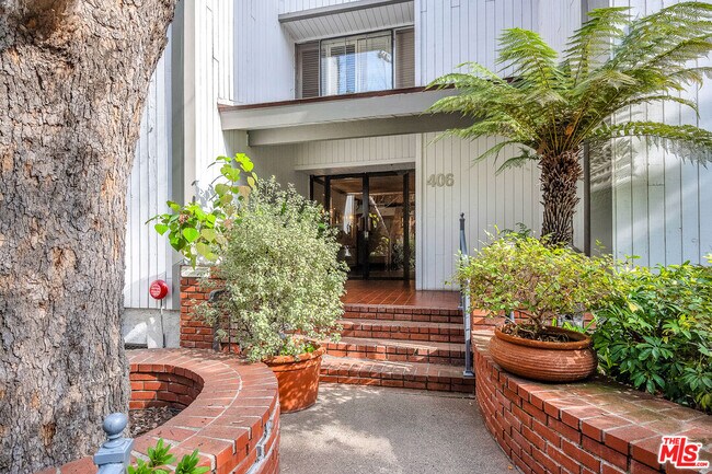 Photo - 406 N Oakhurst Dr Unit 202