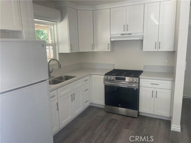 Photo - 823 Courtland Dr W