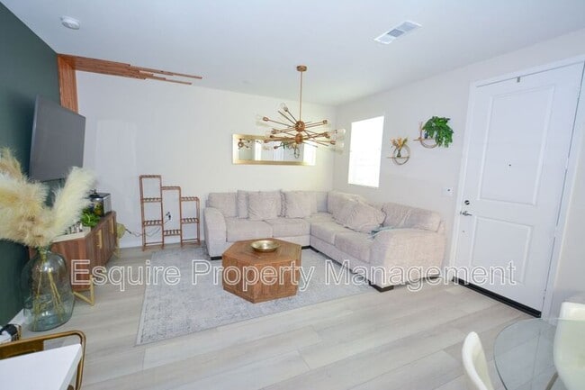 Photo - 649 Winchester Dr