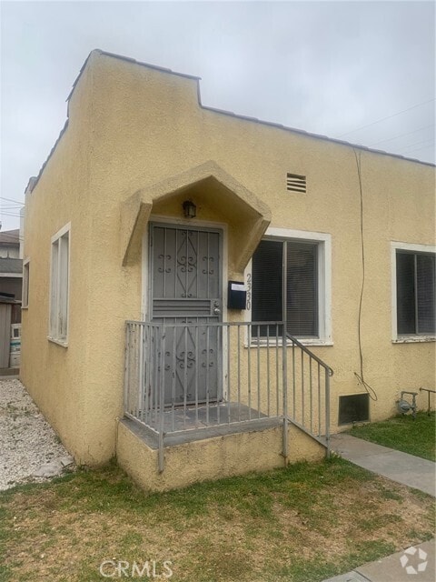 Building Photo - 2330 Bedessen Ave Rental