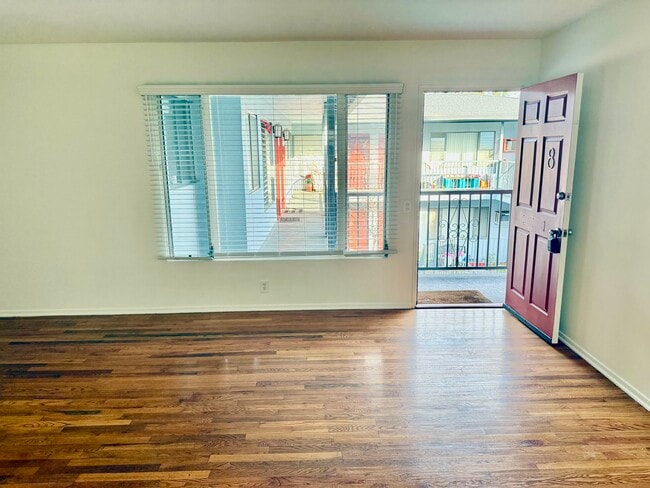 Photo - 4900 Woodman Ave