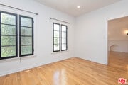 Photo - 1085 Cloverdale Ave Unit 1085