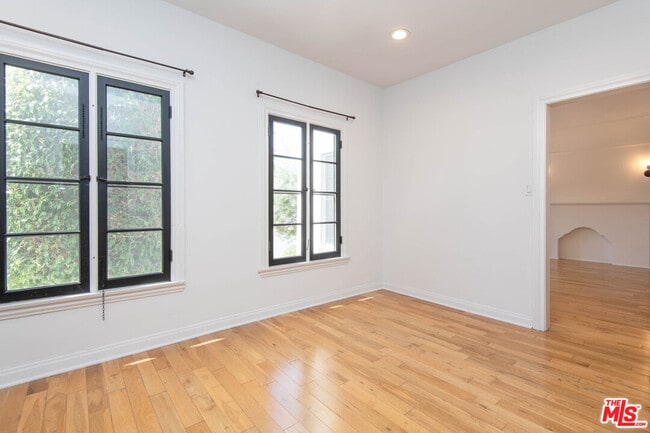 Photo - 1085 Cloverdale Ave Unit 1085