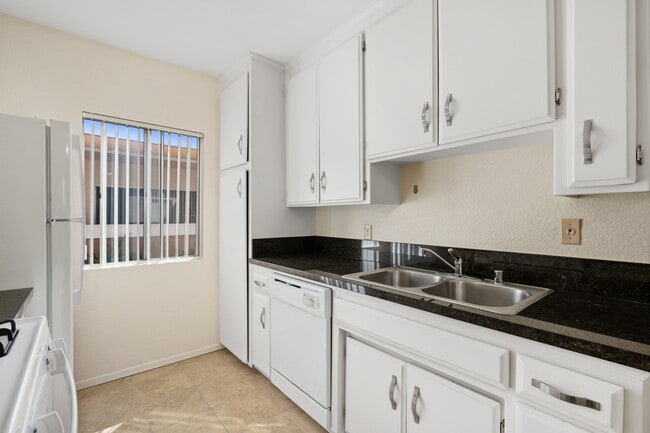 Photo - 7013 Haskell Ave