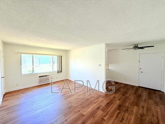 Building Photo - 233 N Hollywood Way Unit E Rental