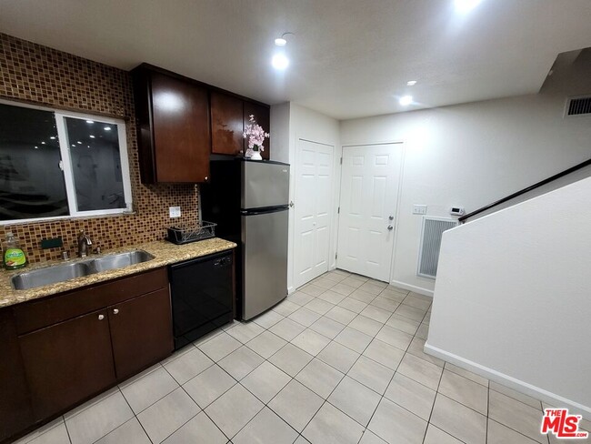 Photo - 1212 Cloverdale Ave