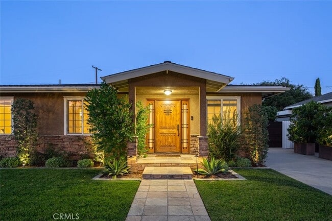 Photo - 2108 Lomina Ave