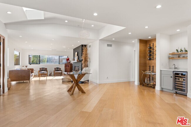 Photo - 8547 Shoup Ave